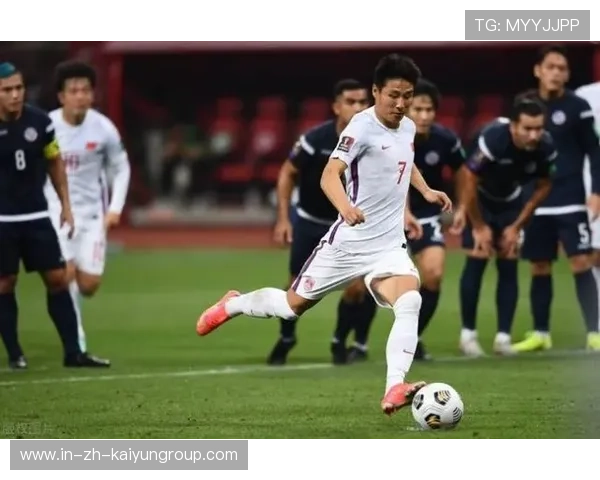 C罗爆争议发言！葡萄牙陷两难，球迷怒怼：请退位！