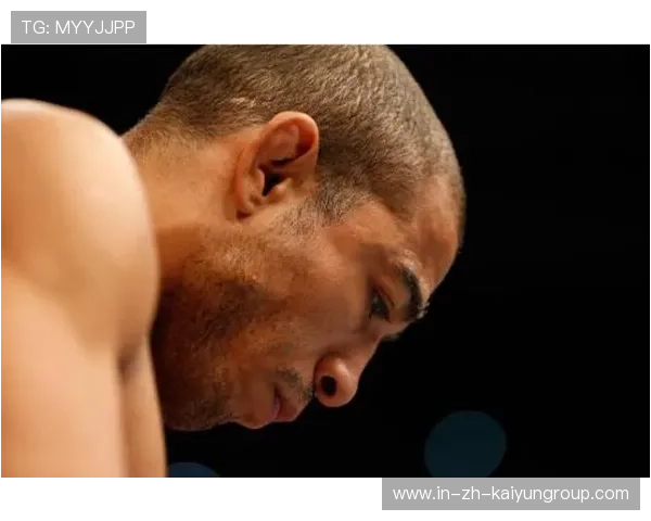 UFC拳手被打断鼻梁仍坚韧不退，逆境中的铁血精神激励无数观众